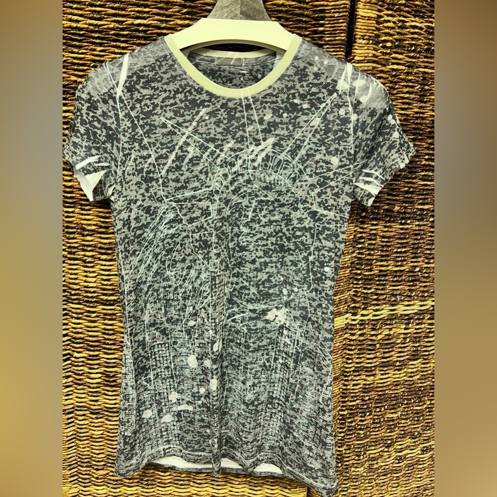 Graphic Women's Top- Statue of Liberty, Estimated size: Small, Black/White‎